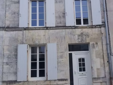 maison de ville avec garage et cour