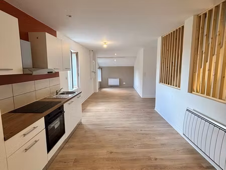 t4 en duplex rénové à neuf - garage et vue dégagée - centre ambronay
