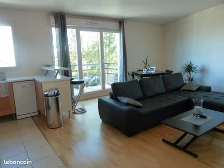 f2 46 m2 au calme et sans vis-à-vis avec terrasse et parking sous-sol