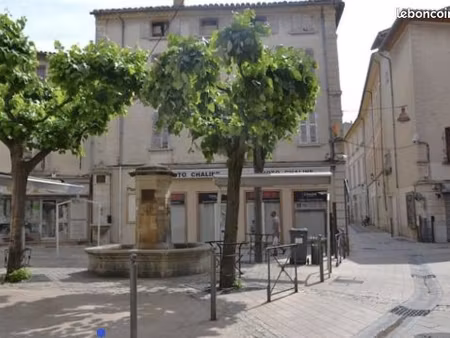 local commercial modulable - dans la plus belle artère commerciale de carpentras