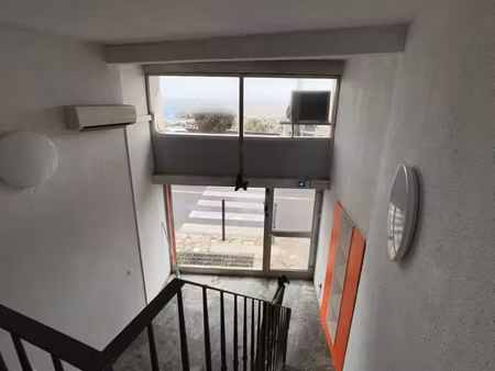 bureau avec réserve et possibilité de parking