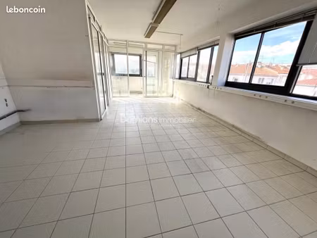 local d'activité 72 m²
