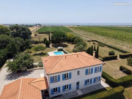 villa 7 pièces 201 m²