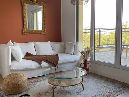 à louer – t2 meublé de 38 m² avec terrasse de 33 m² et parking couvert – mérignac