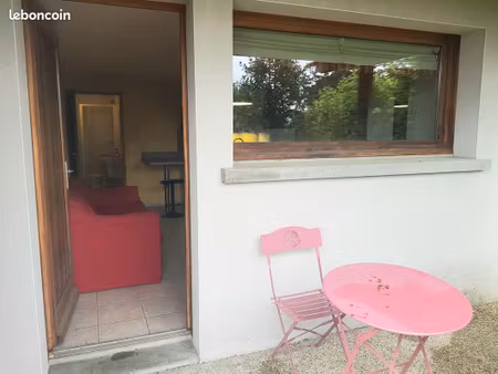 studio meublé dans maison individuelle avec accès direct
