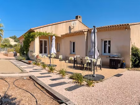 villa de plain-pied 140 m² - 2 garages - terrain 1 780 m² - piscine 9x5 - vue rocher