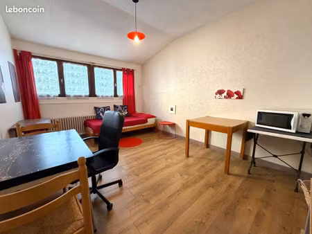 studio 6 pièces 95 m²