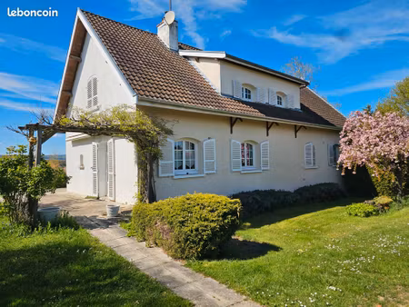 maison de 170 m² avec vue dégagée à broindon