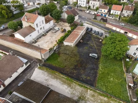 terrain constructible de 1 200 m² à chaumont