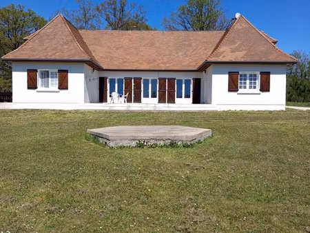 maison avec 3 gîtes indépendants sur 5 hectares