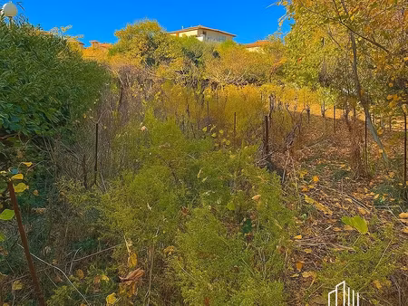 terrain 355 m² lattes
