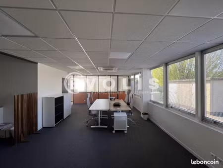 bureaux 76 m²