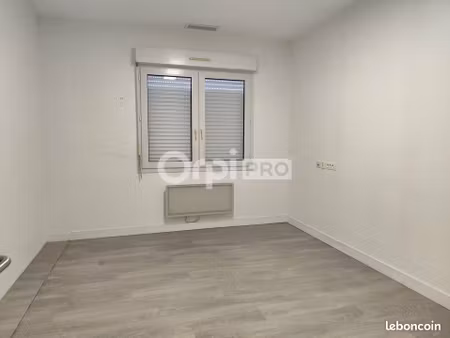 bureau 97 m²