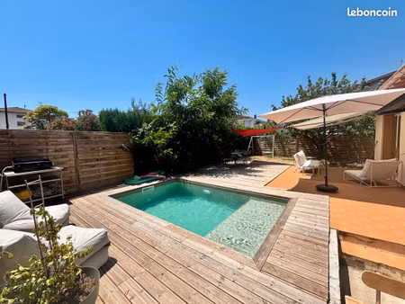 maison individuelle 95 m² – 3 chambres – piscine – terrain de pétanque – jardin plein sud 