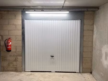 box fermé 17m² sécurisé - centre sartrouville