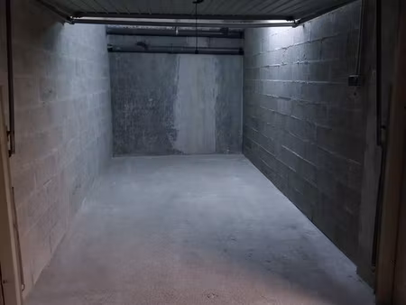 box / parking avec lumière
