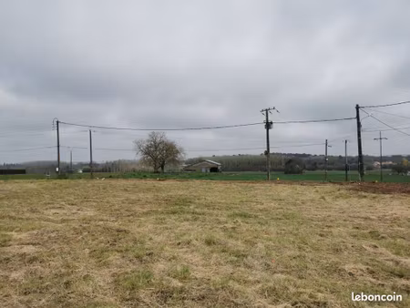 terrain plat constructible 800 m²