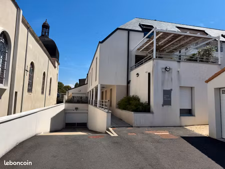 à louer – garage sécurisé  en totalité ou divisé en deux espaces