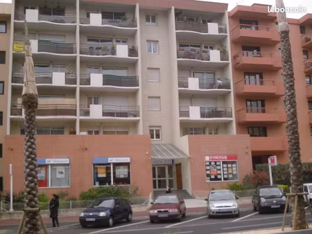 grand f4 avec parking et terrasse