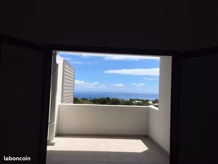 t4 de 87 m² en duplex - résidence vert océan - saint gilles les hauts