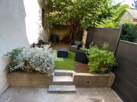 appartement t1 bis de 27 m² avec jardin privatif 32 m2 + garage vélo + cave à tours centre