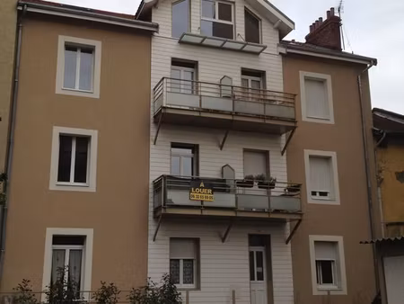f2 45 m² avec balcon et stationnement