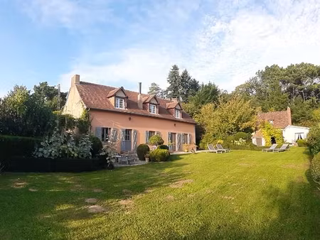 propriété avec 2 maisons et grands espaces naturels