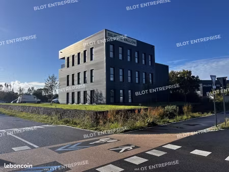 bureaux 152 m²