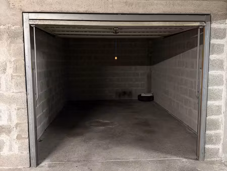 garage / box dans parking sécurisé
