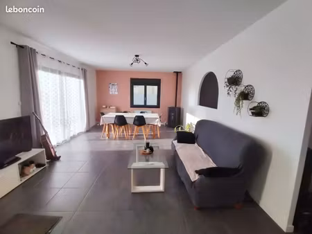 maison à 800 m d'angles 85750
