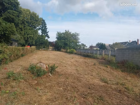 terrain 646 m2 constructible au centre de châtelain 49250