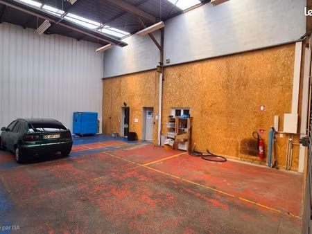 local d’activité 160 m² avec bureaux – petit-couronne – 990 ht/mois