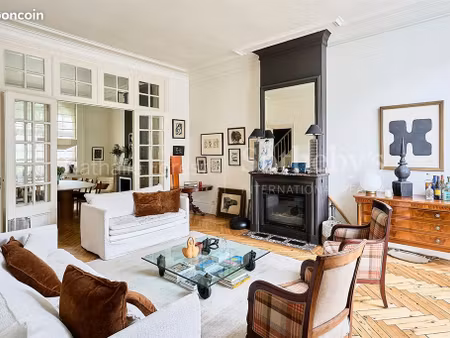 maison 7 pièces 217 m²