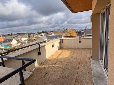 à louer – t3 de 72m2 avec grande terrasse – fleury-les-aubrais sans frais d’agence - locat