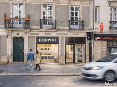 local commercial 33 m² – nantes centre | face mairie | rentabilité 7 1 %