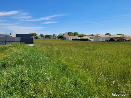 terrain 548 m² semussac