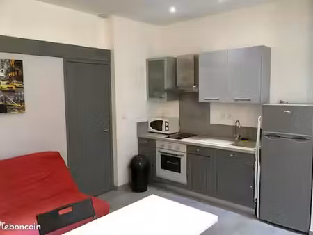 a louer studio meublé 23m2 pour étudiant à l'année