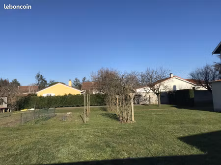 terrain à bâtir de 675 m² à veauche (42)