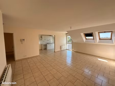 grand appartement t4 – 93 m² – centre-ville château-gontier