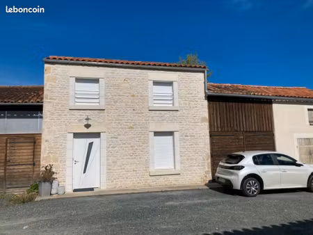maison type 4 de 90m2 avec 3 chambres  cuisine équipée et garage fermé  rénovée en 2018 