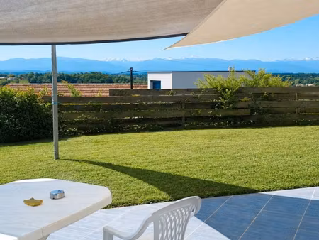 maison contemporaine avec vue imprenable sur les pyrénées