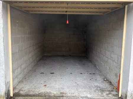 garage box dans un parking privé sécurisé