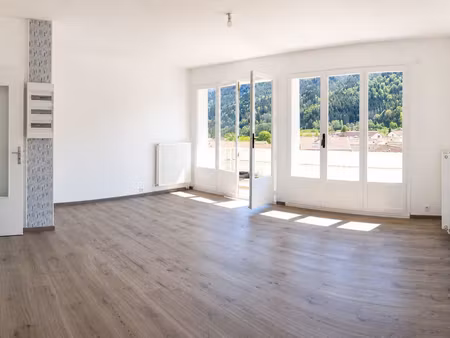grand t4 de 110 m² avec vue panoramique – balcons – cuisine équipée – crêts-en-belledonne