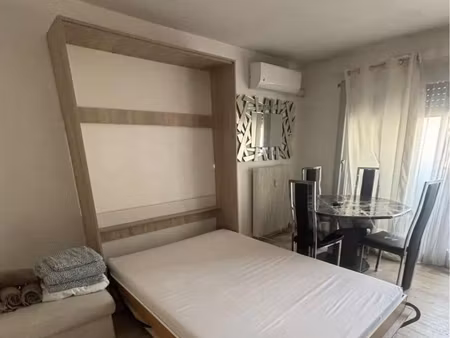 grand studio meublé en rdc residence avec piscine