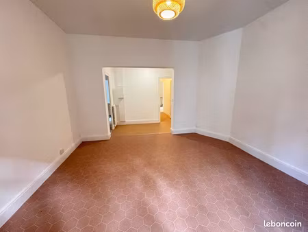 appartement rénové de 2 chambres et patio à louer