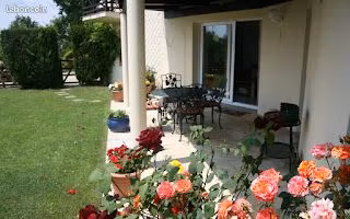 app 2 ch jardin et piscine