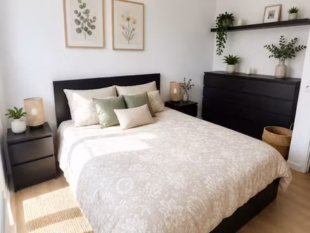 loue à 190 la journée cette grande maison meublée avec 7 chambres pouvant accueillir jusqu