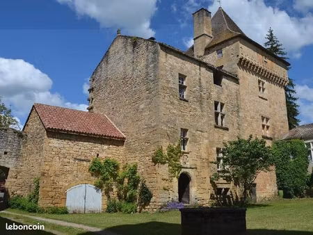 château 4 pièces 150 m²