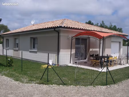 hourtin centre maison de pp 3ch 100 m2  garage tb située calme