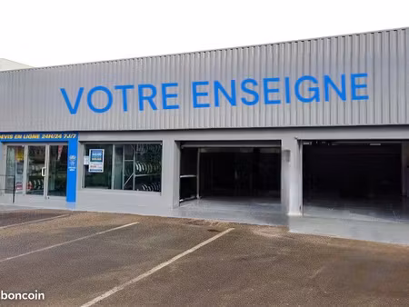 local commercial 215 m² emplacement n°1